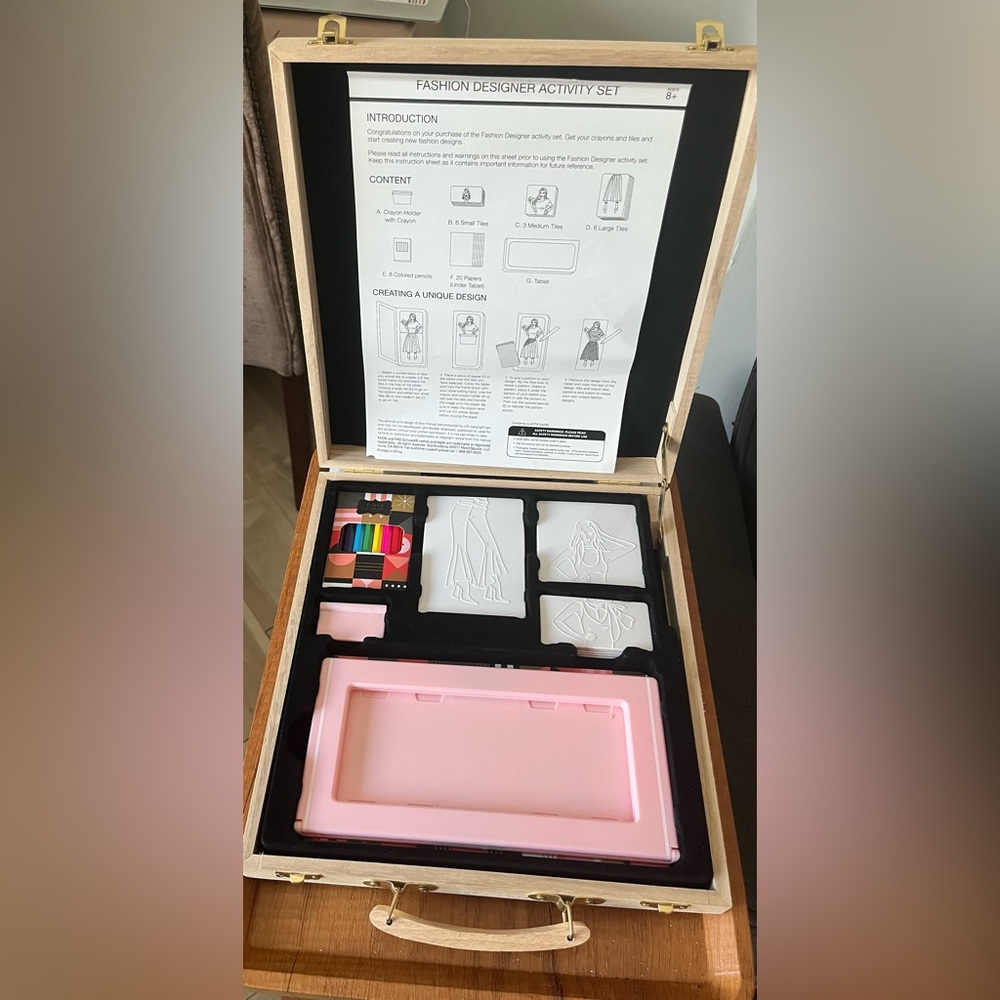 New Open Box FAO SCHWARZ Fashion Designer Activity Set Become a Fashion Creator